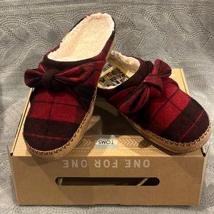 Toms womens red plaid felt/bow slipper
